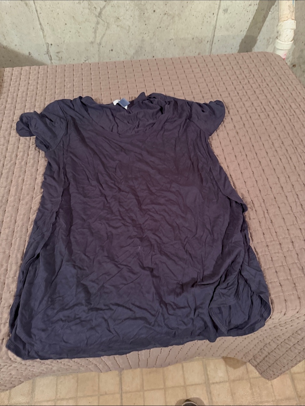Classic Women's Short-Sleeve Tee in Navy - Unbranded
